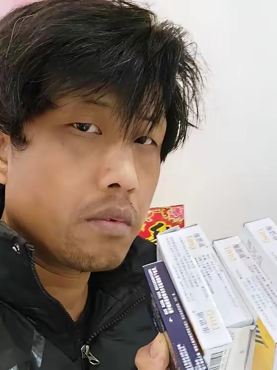 刚刚刷到一个失眠老哥，十几年靠安眠药续命，药效越吃越差，干脆把药全停，改成每天凌