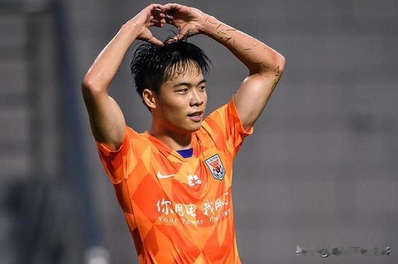 泰山队中场不愁人！贾非凡离队无损实力，这套配置互补性拉满贾非凡离开泰山队转