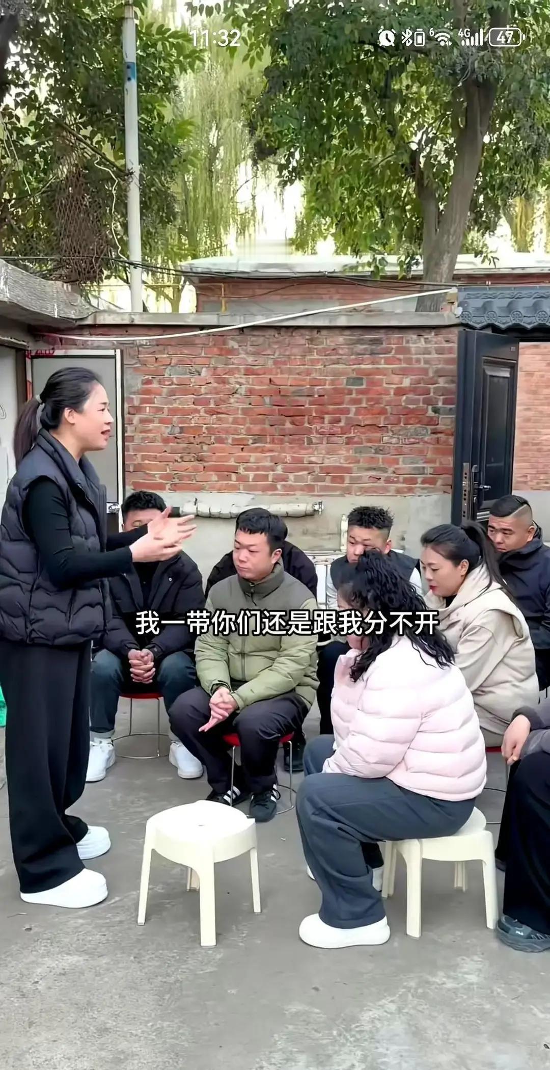 我算是看明白了，那个叫董艳颖的女人，心眼儿比蜂窝煤还多。刚把一家人拆开，说是