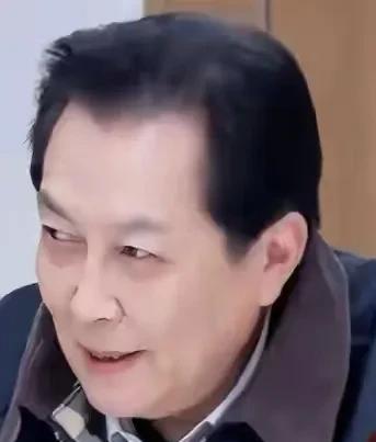被误解的唐国强这位网友说，唐国强再婚后育有两个儿子，不幸的是两个儿子都不太健康
