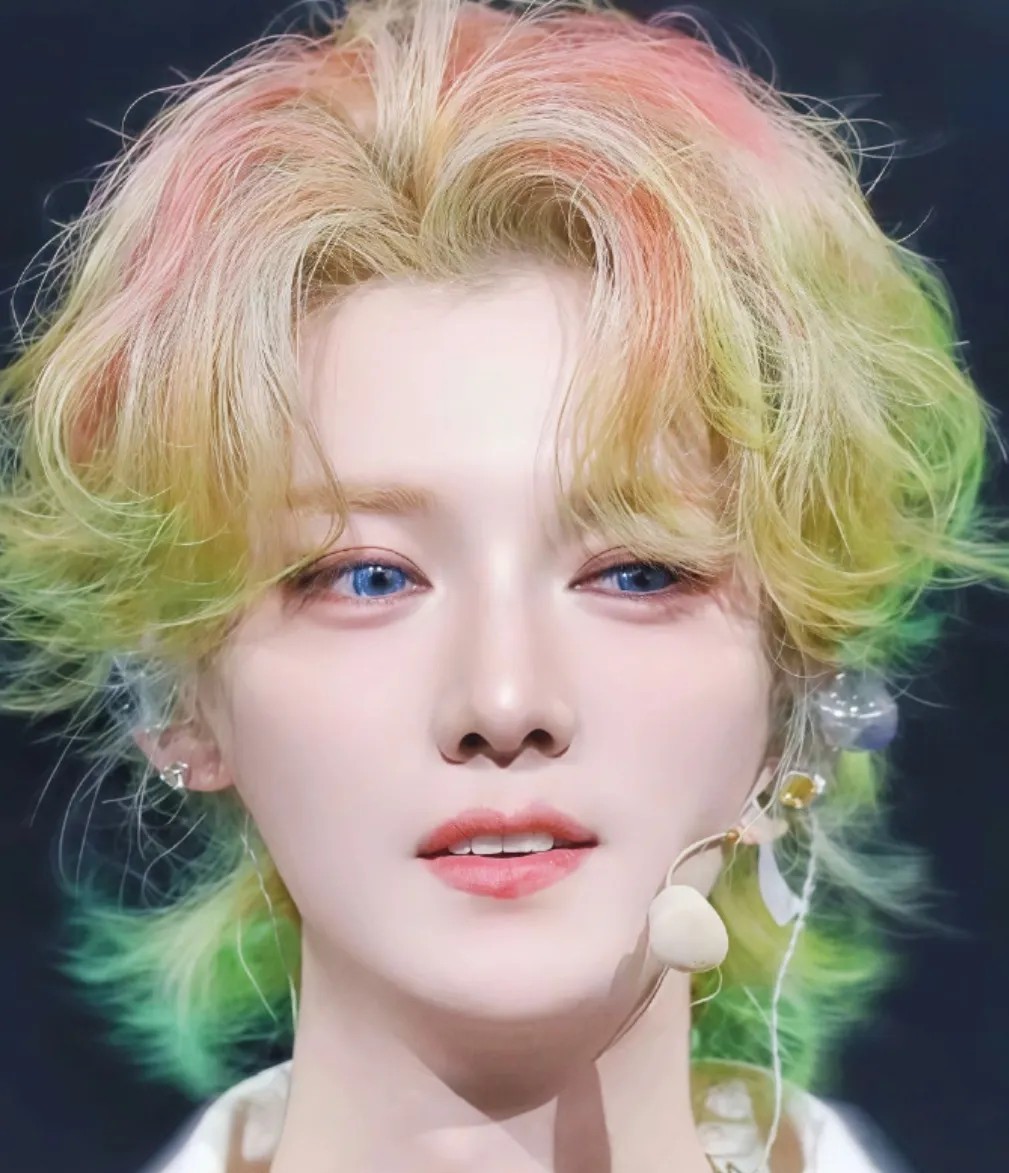我要是鹿晗的爸妈我今晚做梦都要笑谁能想到啊，鹿晗演唱会现场有将近4成