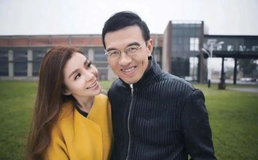 王志向朱迅求婚的时候，朱迅问王志："你有病吗？"王志："除了牙齿有点毛病，其他地