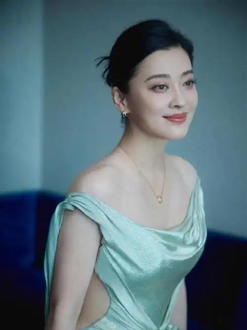 演员刘琳说：“在《父母爱情》中，有一场戏大家印象很深刻，就是老丁跟德华求婚，然后