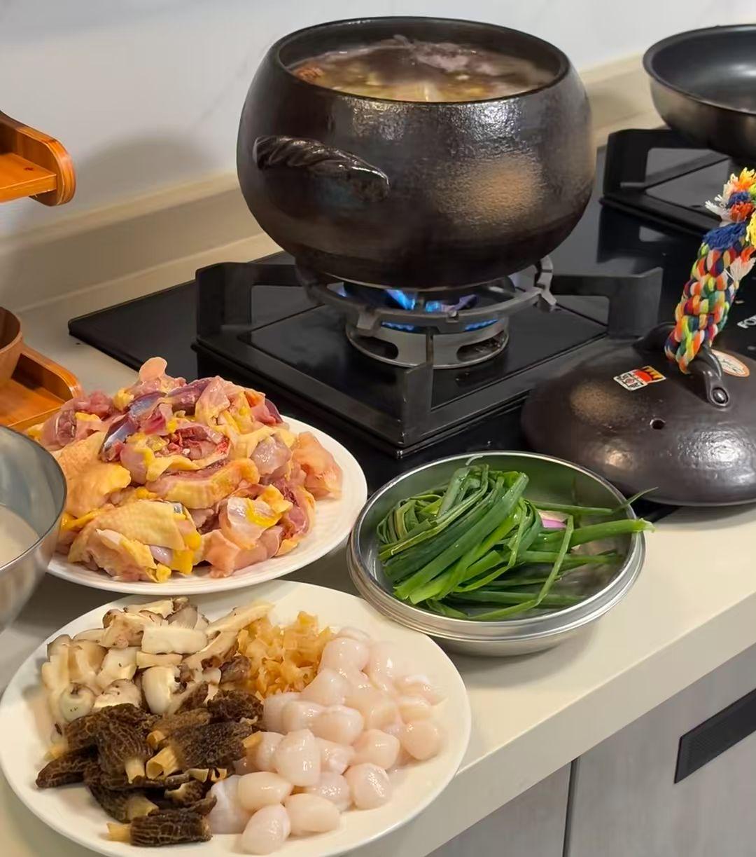 一位智者说：做饭是很耗气血的，火候、咸淡都要拿捏好。所以做饭好吃的人，一