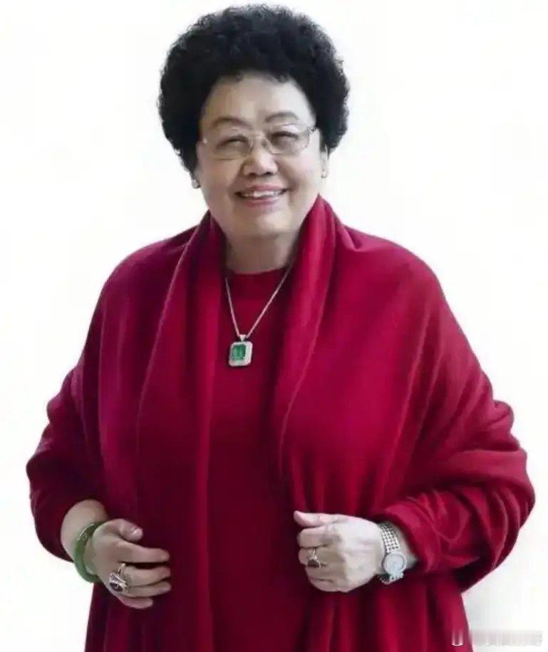 身价千亿的陈丽华走了，她不是死于高龄，也不是死于贫穷，更不是死于折腾，而是死于疾