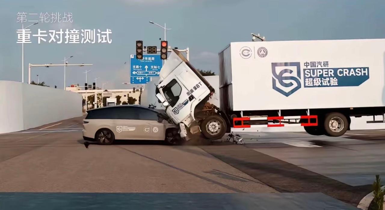 昨日，在理想i8发布会上，出现了一位躺枪选手——乘龙卡车。起因是理想汽车为了