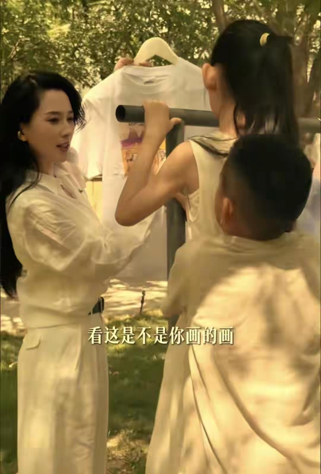 到目前为止，汪峰所有女人中最漂亮的是森林北。森林北有一双儿女有事业，我觉得她的人