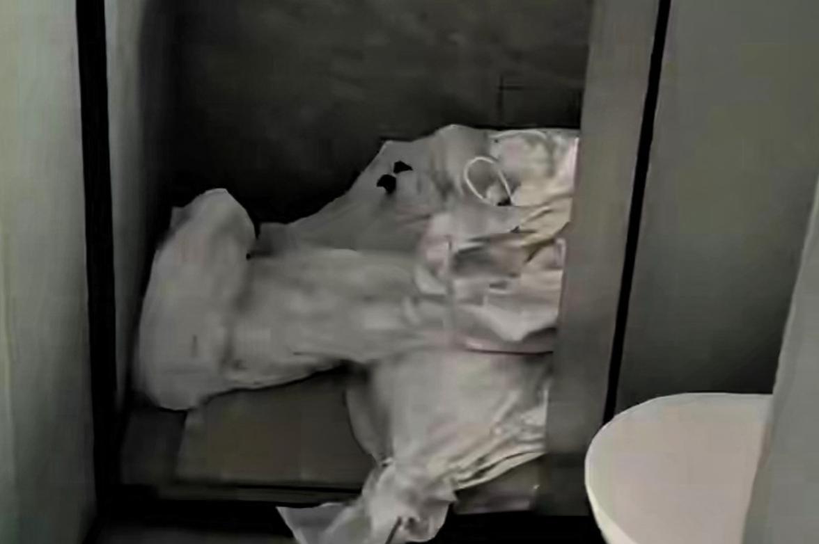 海南三亚，一女子花108元，在网上预定了一家酒店，女子入住半小时后，突然申请取消