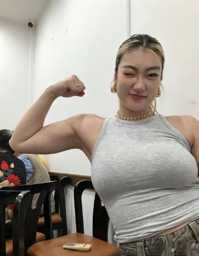 有李梦在，今天的中国女篮就不会输给韩国女篮；有王霜在，今天的中国女足绝杀越南女