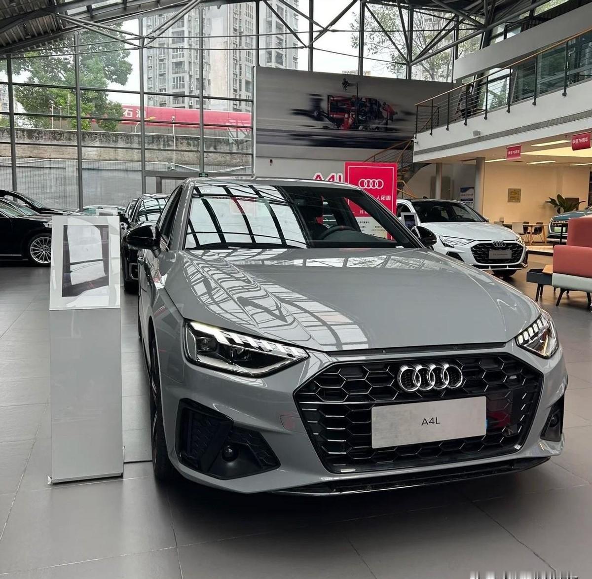 奥迪这是不打算装了，直接摊牌了！国庆陪朋友去车展，本想感受一下豪华品牌的氛围。