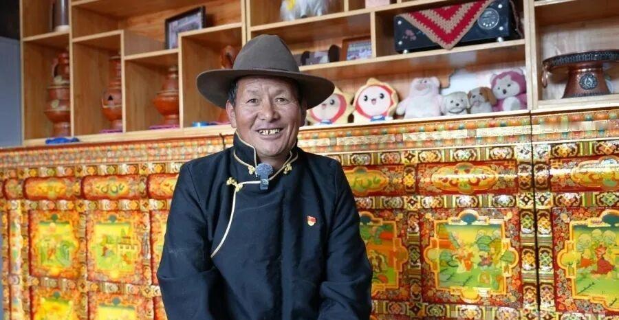 秋末的高原寒意渐浓，早晚出行已需穿上羽绒服，而在西藏日喀则市定日、拉孜、萨迦县等