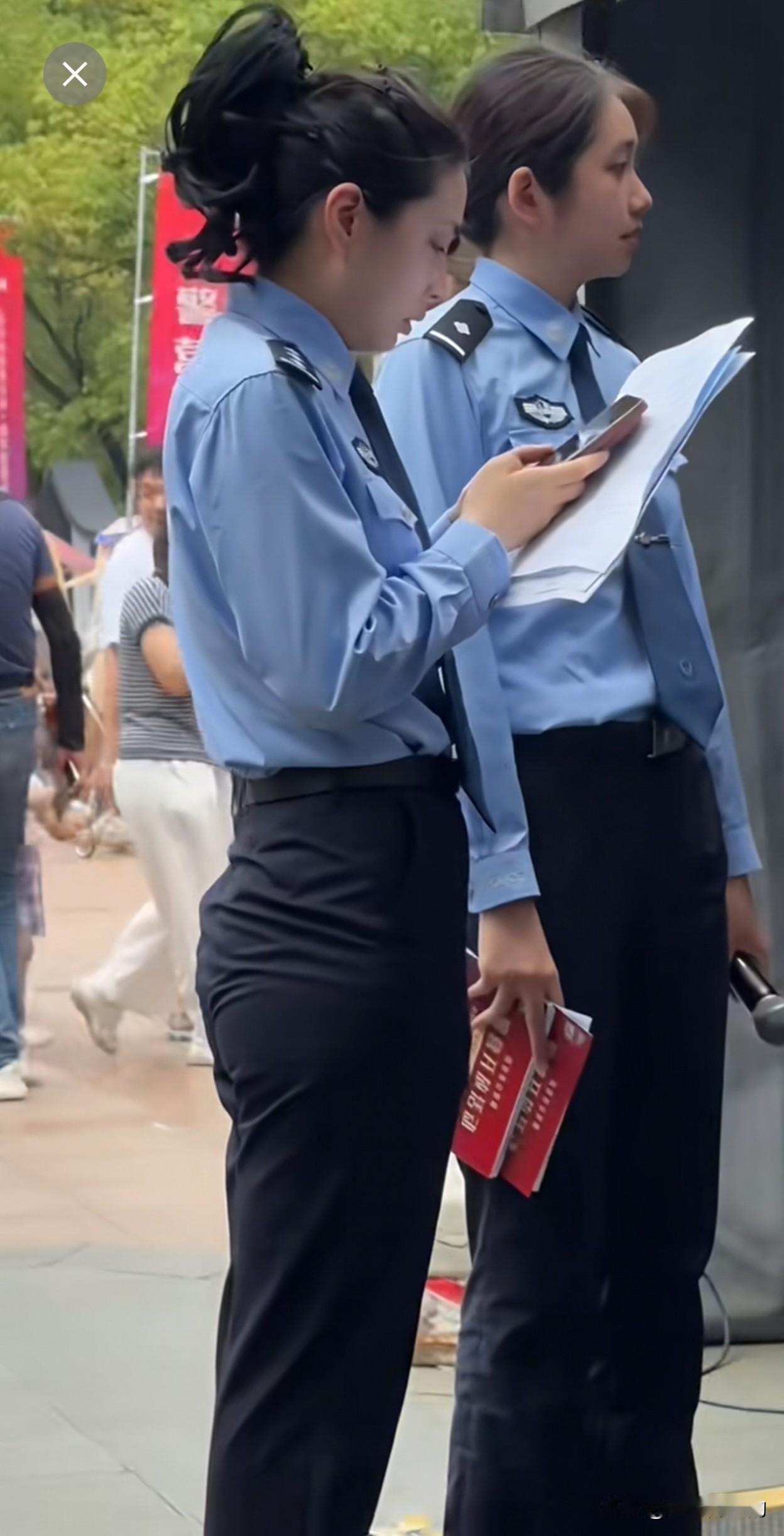这衣服好像不太合身