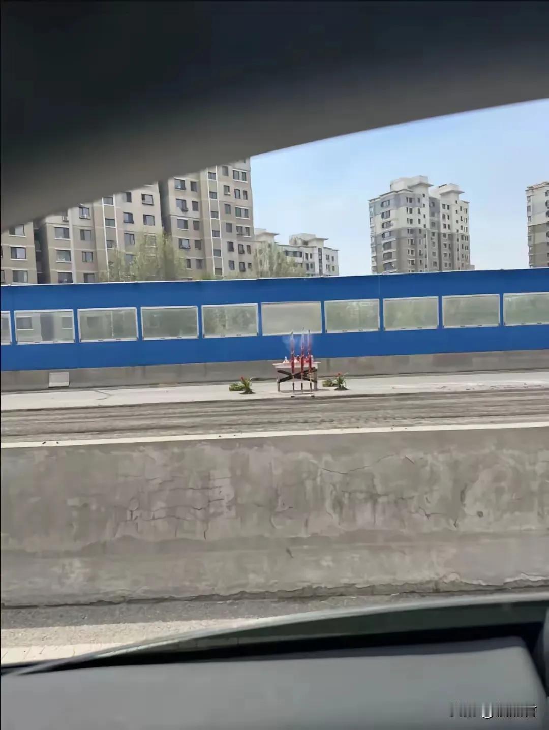 全国整活看沈阳!这句话确实没说大话，这不，有心细网友在沈阳东西快速路上看到这古老