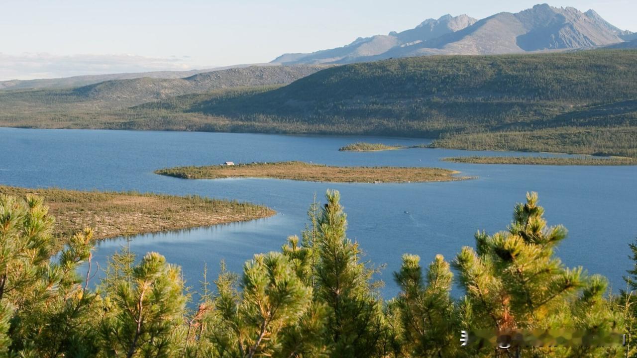 “俄罗斯启动一项价值7000亿卢金的西伯利亚开发计划，为将俄占乌克兰领土居民大规