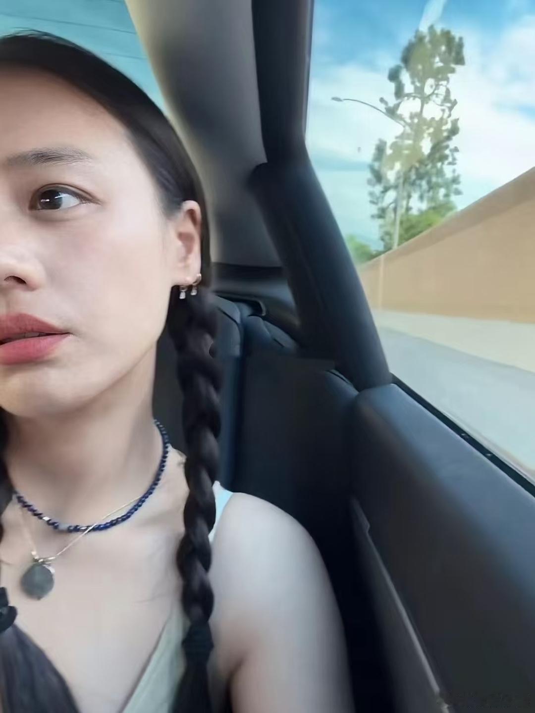 马思纯是在减肥的路上越来越厉害了，瘦的脸型都变了​​​