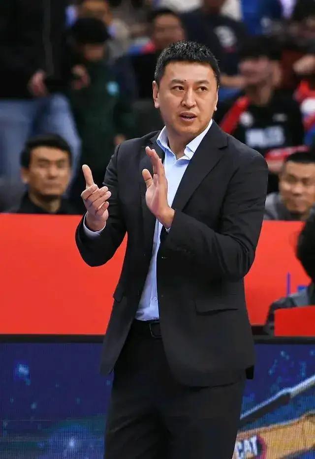 人啊！有时候还真的要能伸能屈，就像前浙江主帅王世龙，被球队炒了鱿鱼之后，一直没有