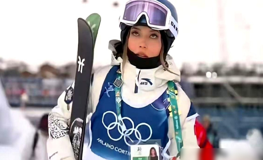 别再刷什么“谷爱凌卖惨”了。我劝你先看看她这一年，到底是从哪儿爬回来的。