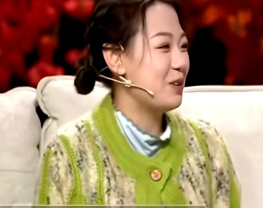 德云社这辈分可真是个玄学！赵芸一估计都哭晕了。前脚还是社里独一份儿的女演员，