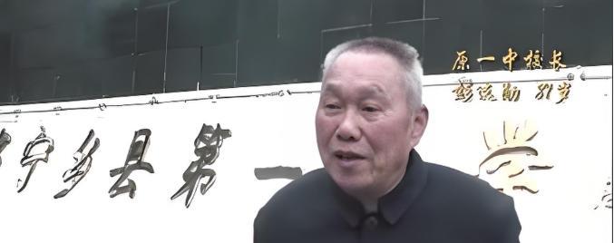 1993年，湖南16岁女孩考上了重点高中，父亲却把通知书烧了，无奈之下，她