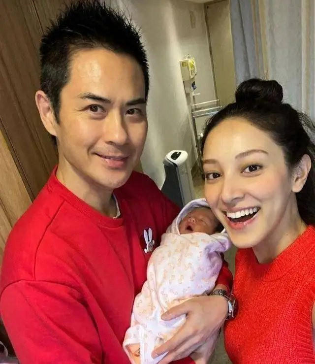 陈凯琳回应参加浪姐郑嘉颖鼓励陈凯琳参加浪姐据港媒，陈凯琳出席活动并接受采访。对