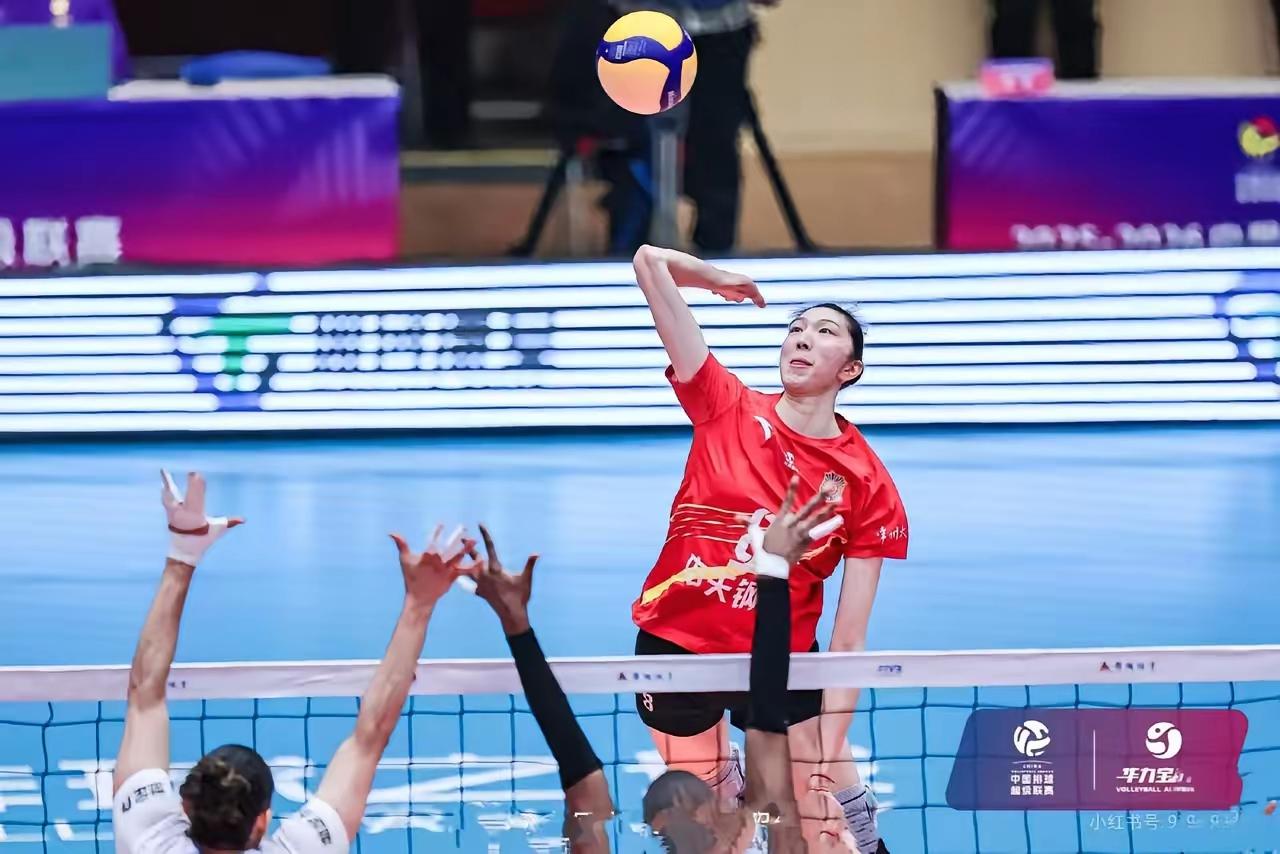 吴梦洁比李盈莹幸运多了！吴梦洁首次出道国家队，对角主攻就遇到了从青年队一起打出