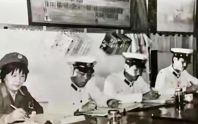 1973年，内蒙古一家供销社少了1400块现金外加一把猎枪，警察查了8天啥也没捞