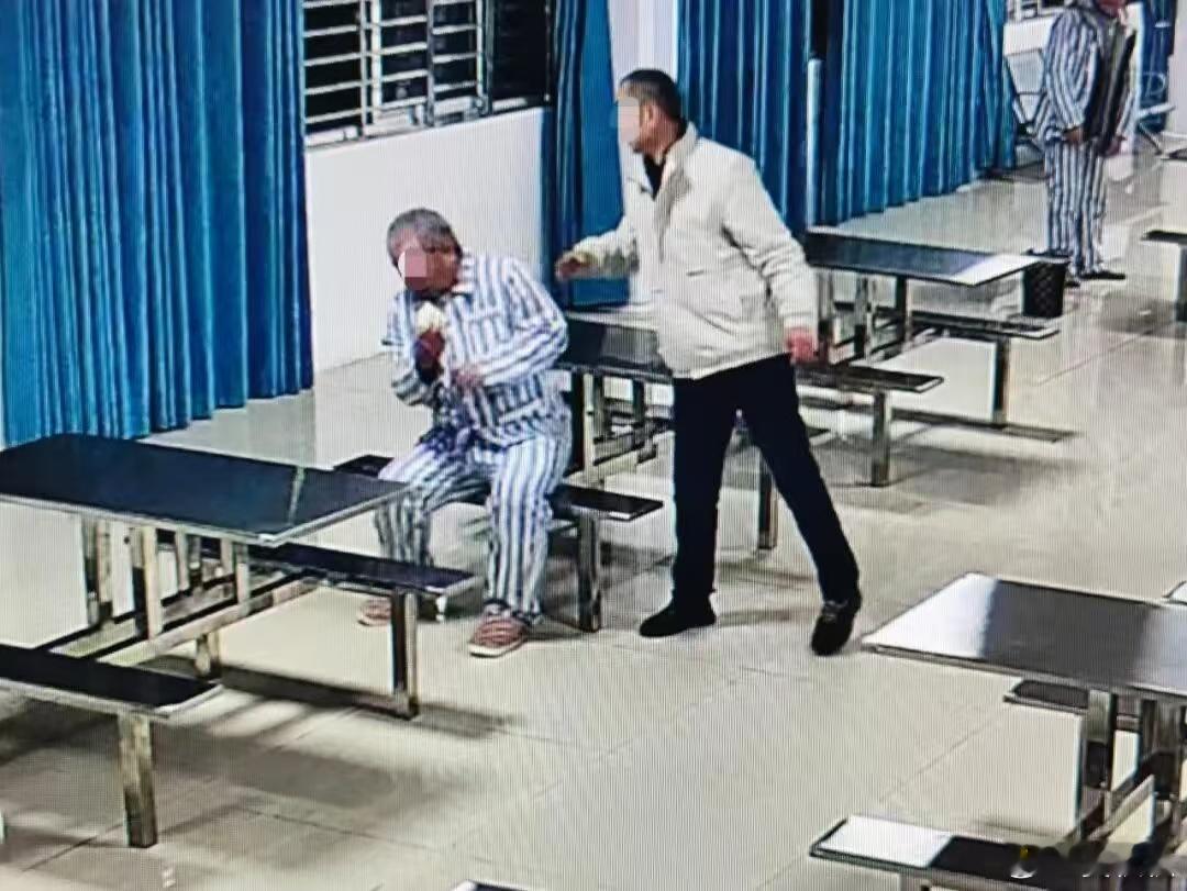 精神病院争抢病人你看了《新京报》吗？你看到湖北襄阳精神病医院的卧底调查了吗？必须