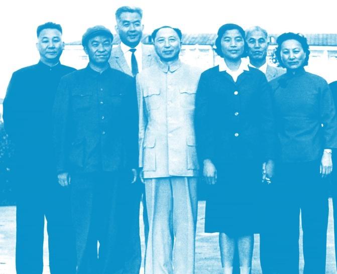 1966年春，铁人王进喜（左二）作为中国石油工人代表，随中国石油代表团赴阿尔巴尼