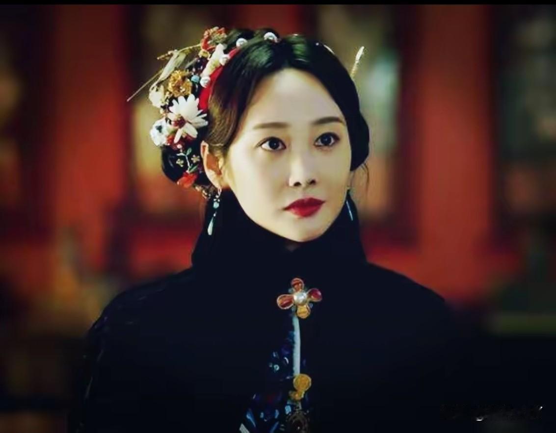 我一直对苏小姐有疑问，为什么她有那么多银子、珠宝，还能黑白通吃，最后知道了。原