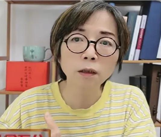 黄智贤痛批蒋万安：这种人品让人看不起！黄伟哲就不会这么做！近日，蒋万安的儿子