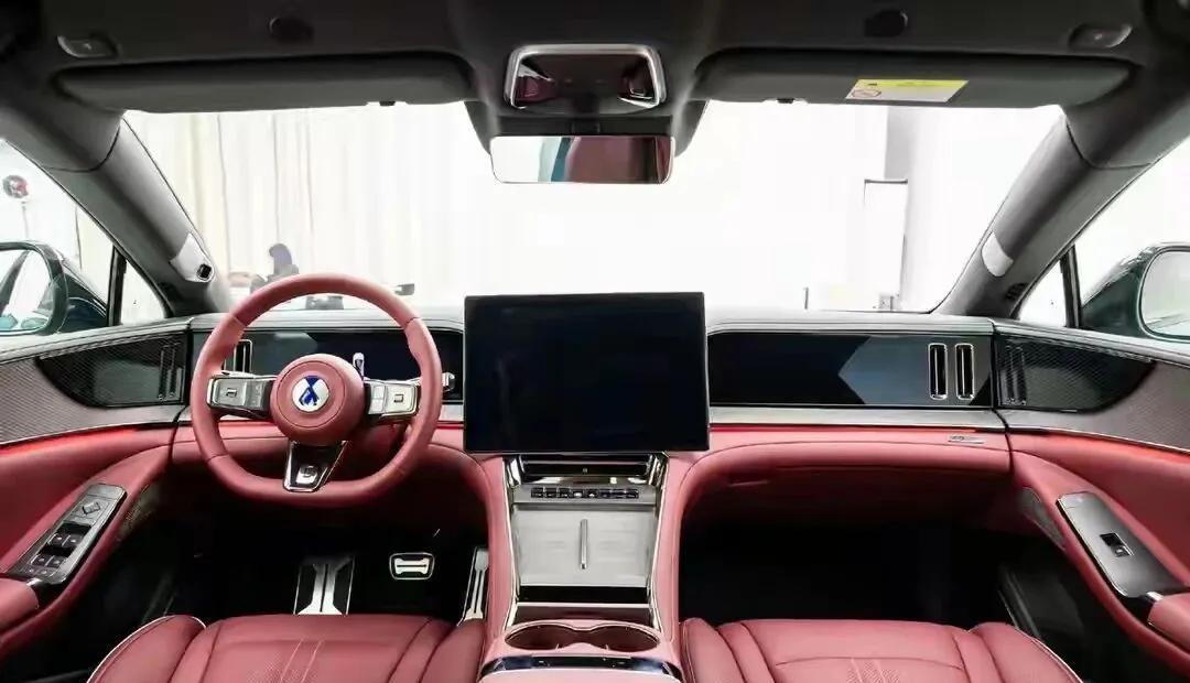 月薪一万，我背了7年车贷。朋友说我疯了。但我觉得，这是2026年我干得最清醒