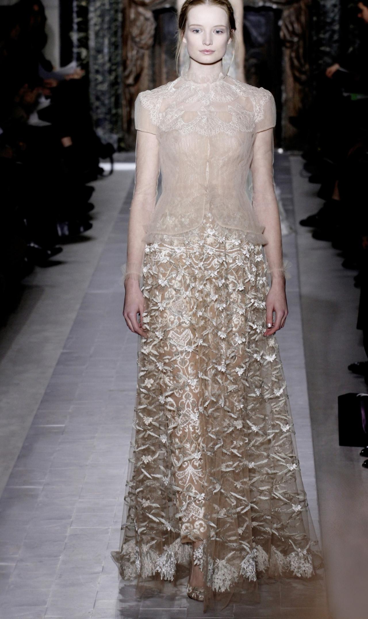 Valentino2013春夏高定系列，把古典宫廷的韵味做了最现代的诠释。高立