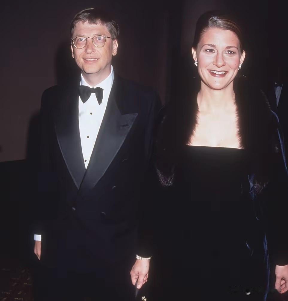 比尔盖茨在事业上是一个非常成功的人，在这方面很多人对他都是顶礼膜拜的，然而在私德