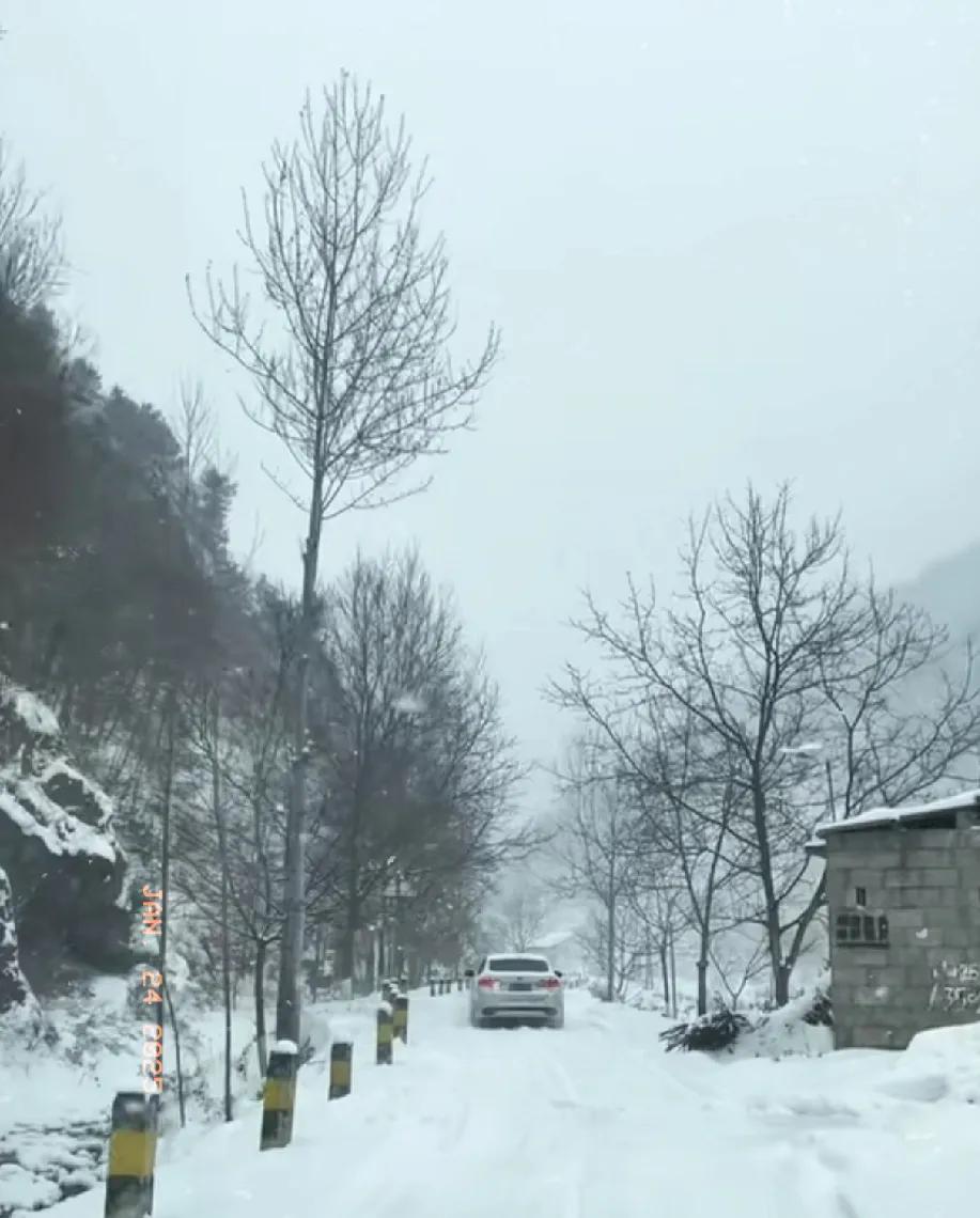 看到秦岭的大雪，心里直突突，还能回家过年吗以前只要下雪心情就好，专门跑出去玩