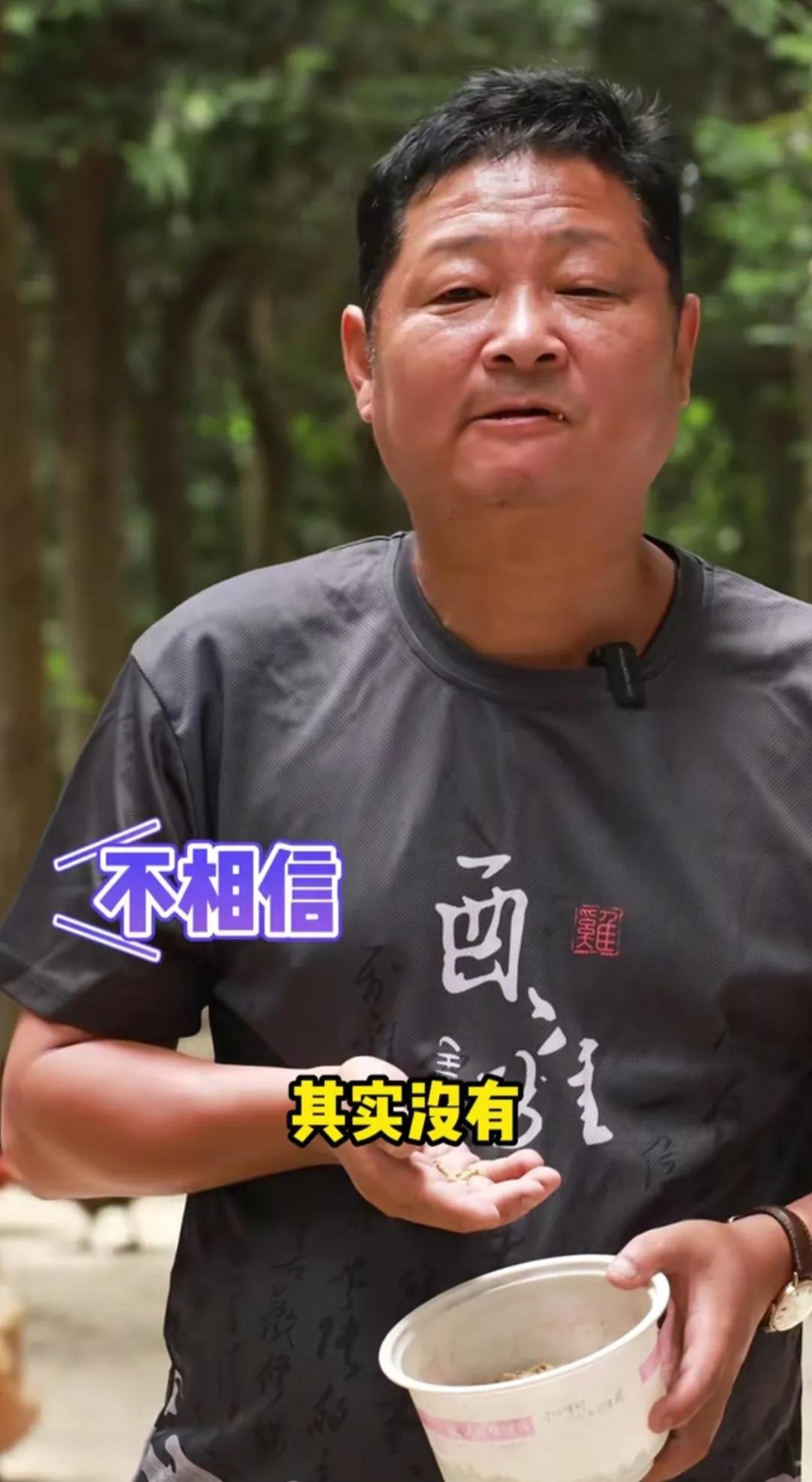 现在全网最后悔的人，大概是是饰演三德子的演员赵亮了吧。赵亮给胖都来超市站台，