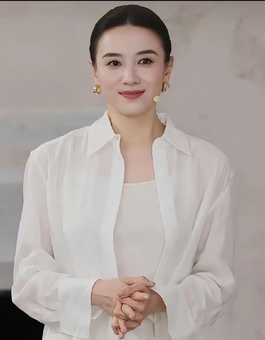 看得出来经济是真的不好了，完全没有想到手握多项大奖的宋佳，居然在采访时说出了行