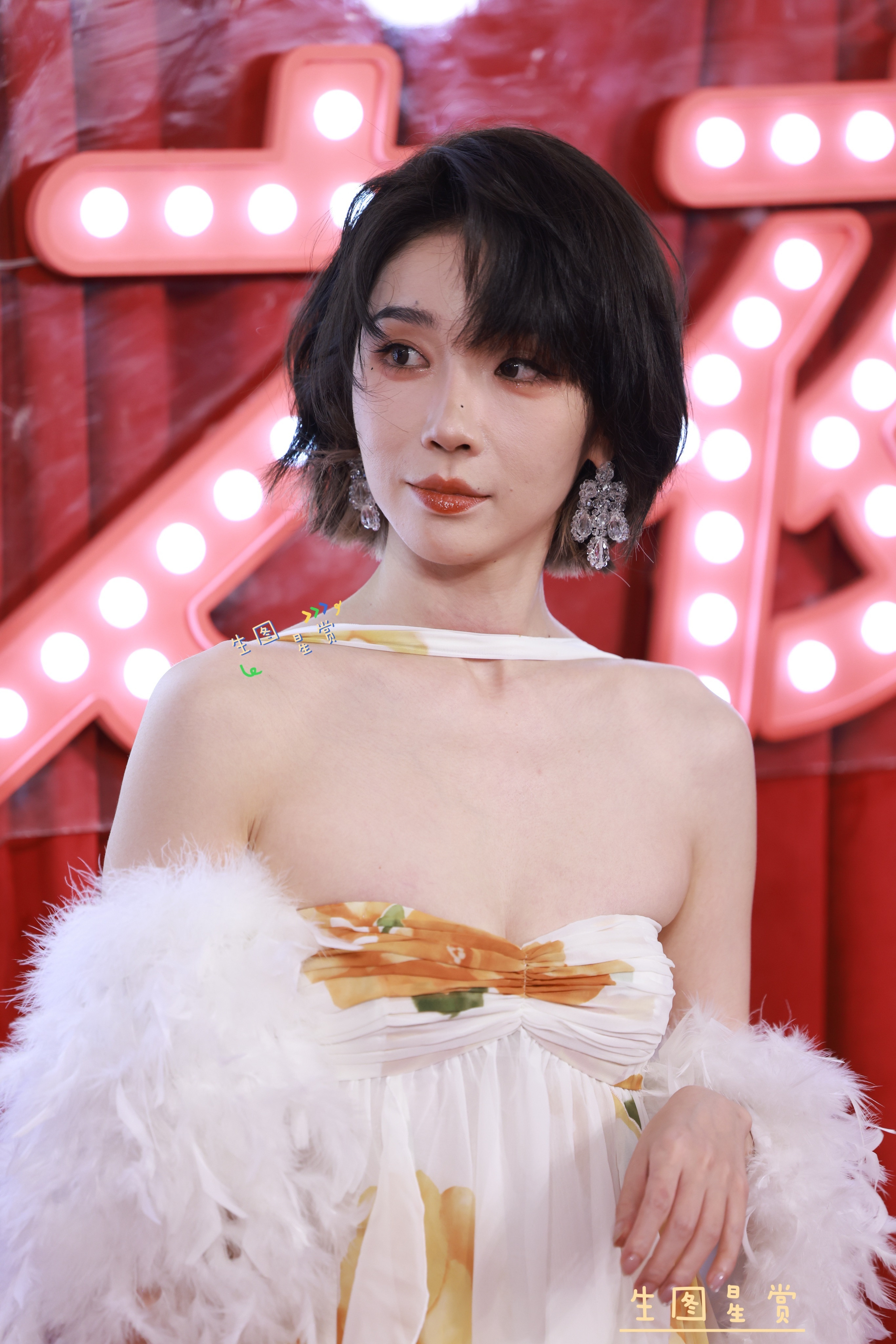 刘恋1111惊喜之夜红毯明艳的恋姐漂亮的惊喜尖叫🤩刘恋这是去了谁家