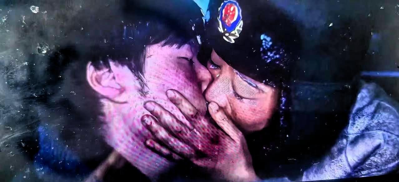 电视剧《生命树》中，杨紫贡献了迄今为止银屏上她最让人动容，让人泪流的吻！这个