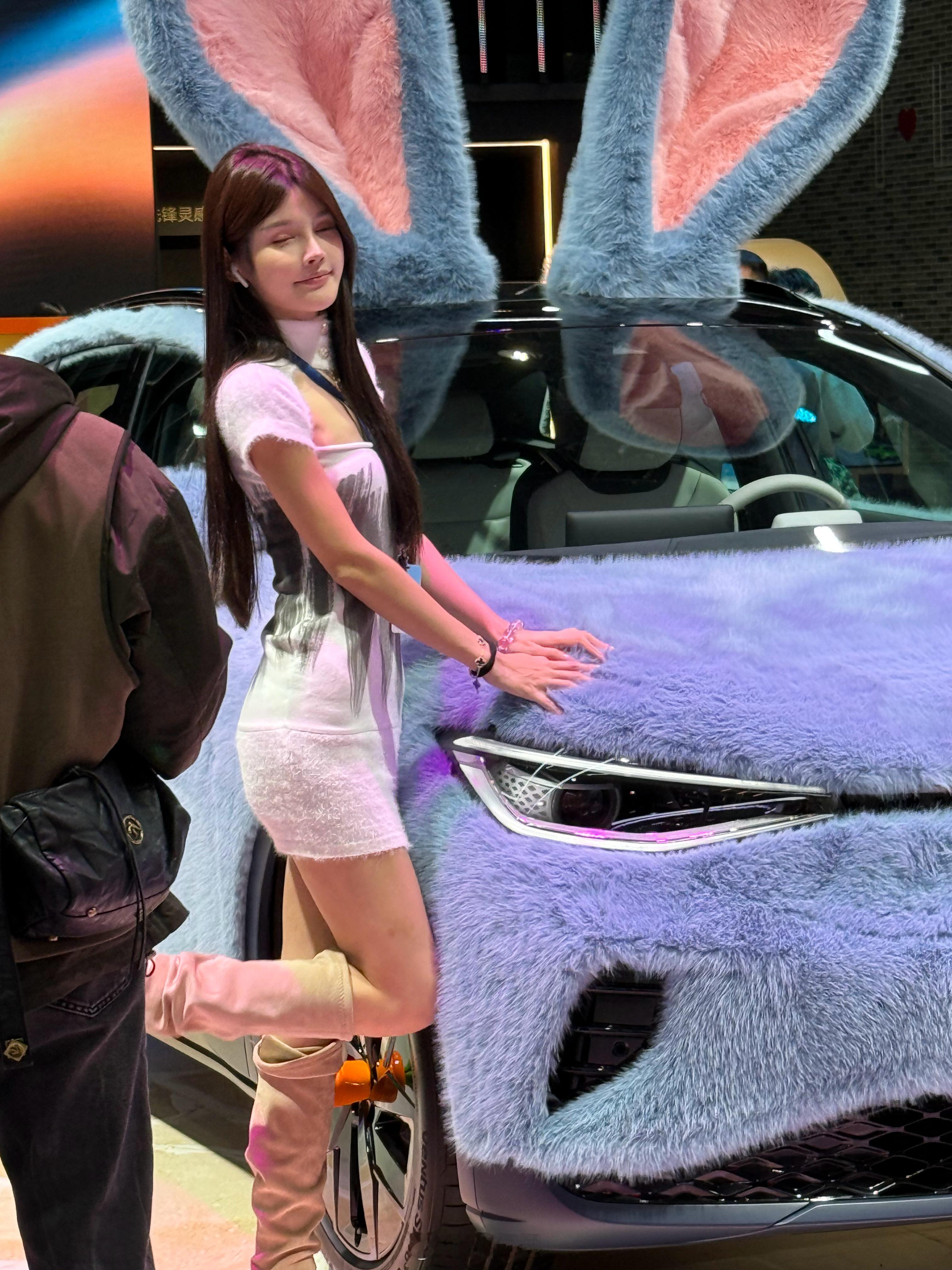 大众算是转型新能源智能化非常积极的巨头了起步也很早，斥巨资打造纯电的MEB平台