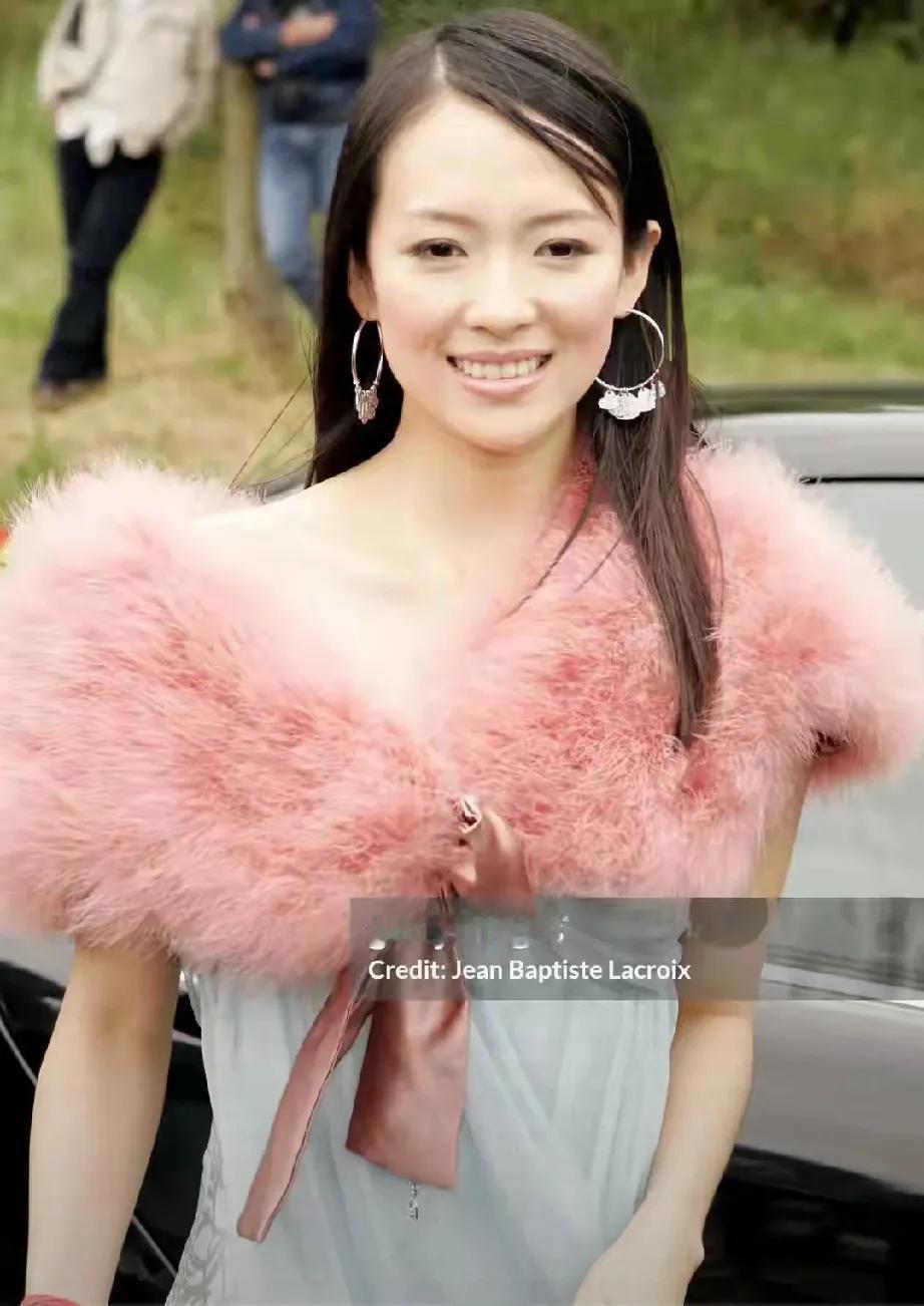 12月11日北京三里屯，全球最大迪奥旗舰店开业，明星云集超热闹！LV家族长公主德