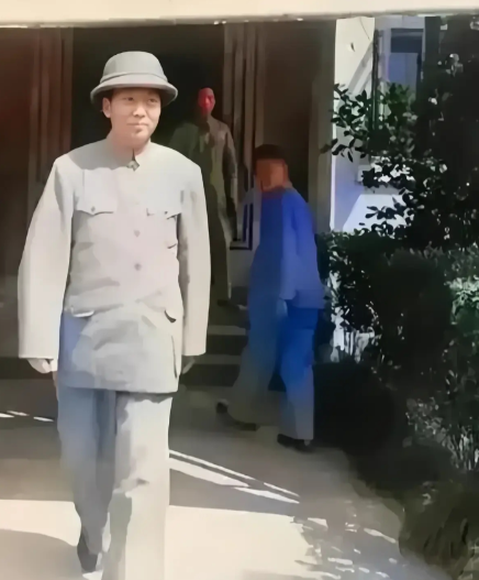 重庆谈判时，毛主席的一张珍贵留影，十分亲切！1945年，毛主席勇赴重庆谈判