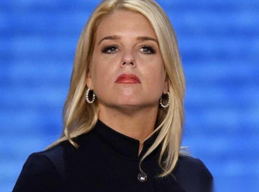 特朗普这回真的惹错人了！把柄被人家攥在手里，可能会被反咬一口。特朗普总统最近干了