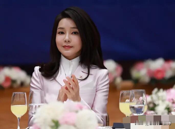 当不成韩国第一夫人，并不是金建希最坏的结局。这句话，细想还真有道理，别看她曾