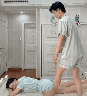 分享给你的另一半，看看你们可以做到吗？笑死了，你们是最成功的一对![捂脸哭]