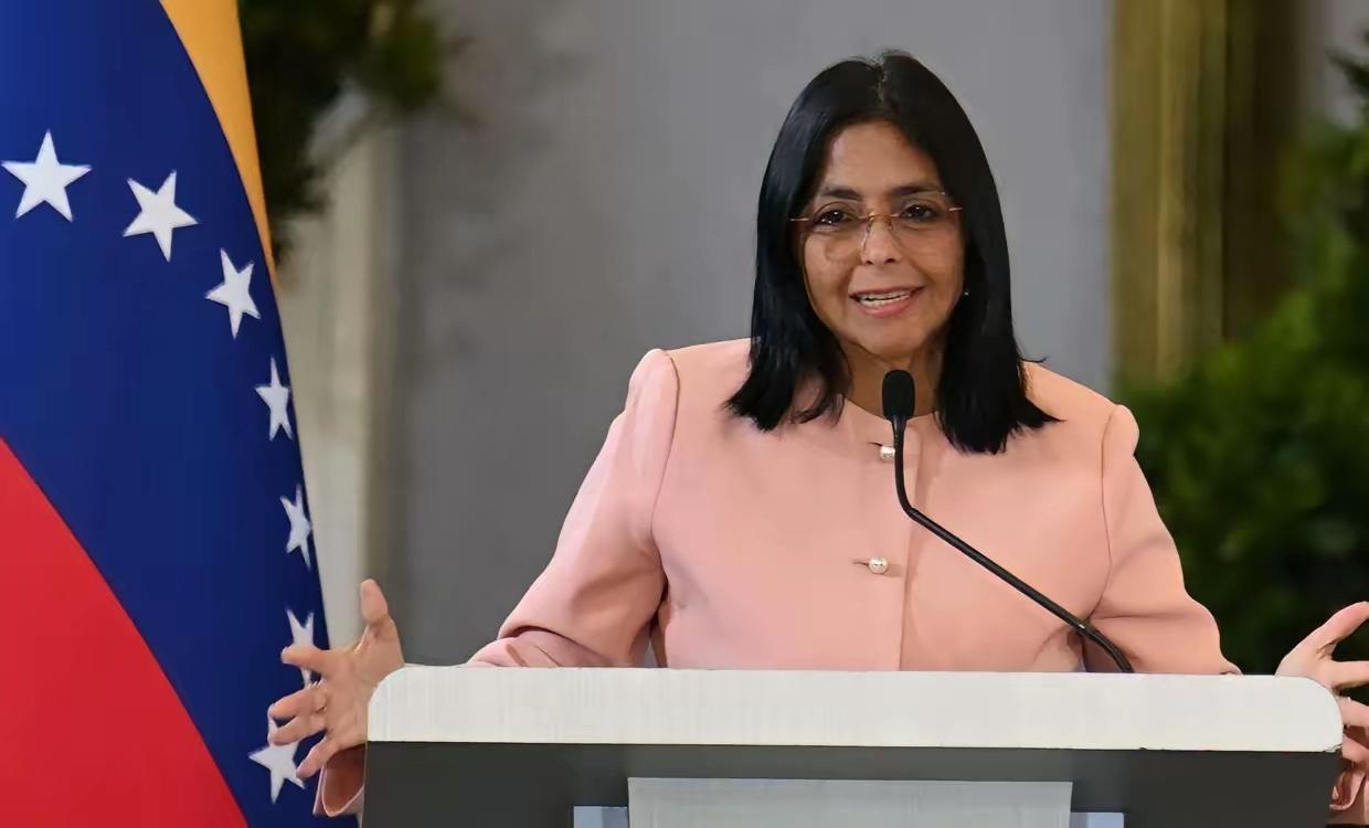 这才是真正的窃国大盗，成功之后装都不装了。美国刚把委内瑞拉这个女代总统德尔西