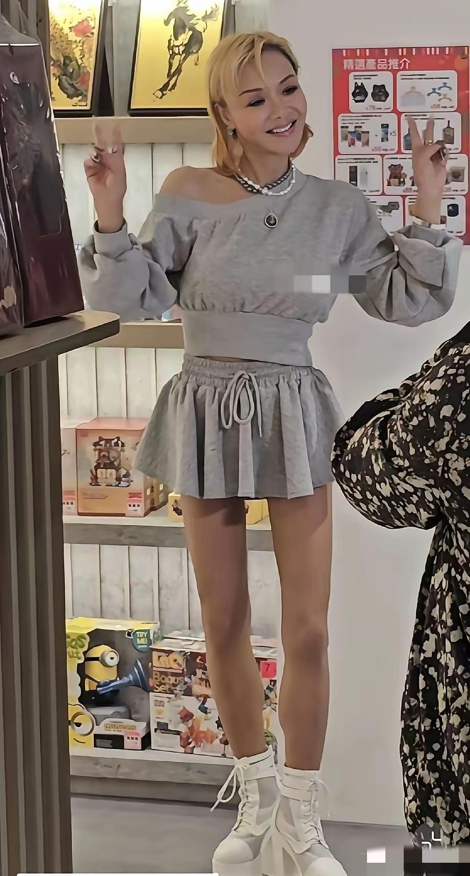 叶子楣，一代yan星，59岁长这样，简直是状态fit爆，居然还有人哔哔说她这保养