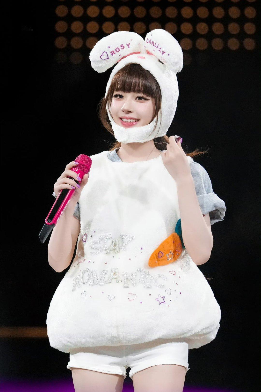 🥕赵露思​​​