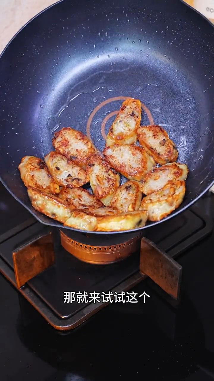 冬天正是吃萝卜的季节，如果你家里刚好有一根萝卜，那就来试试潮汕的萝卜卷章，超香超