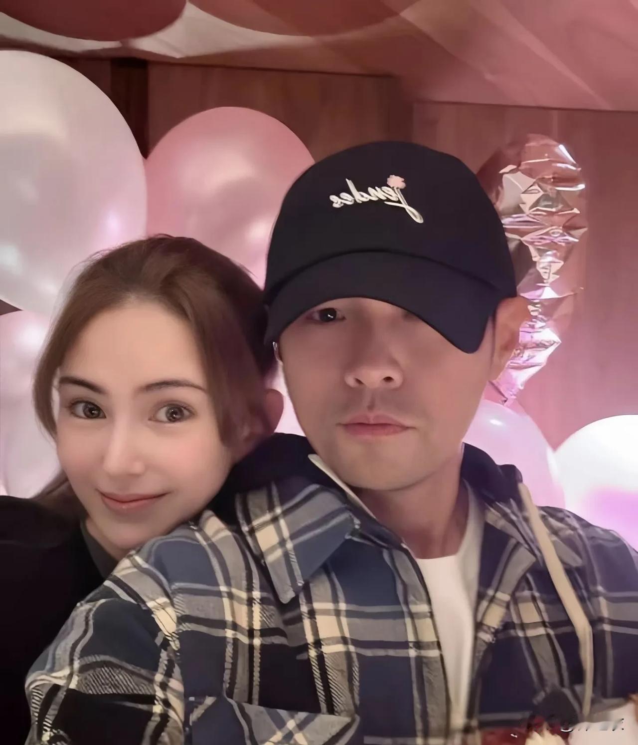 周杰伦就是各方面都很优秀的音乐人，因为他对事业对家庭都很上心的一个人啊！记得
