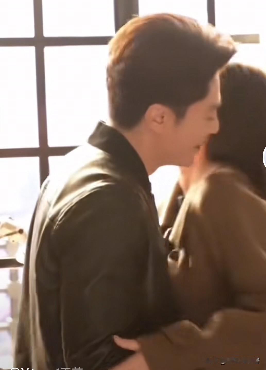 你说林心如心咋这么大呢，这霍建华都跟朱珠亲成这样了，她不着急吗？真不敢相信，